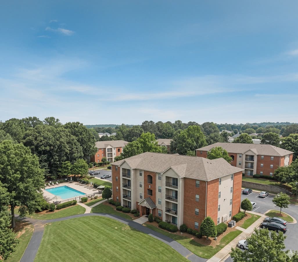 Property manager using iglooworks on a laptop